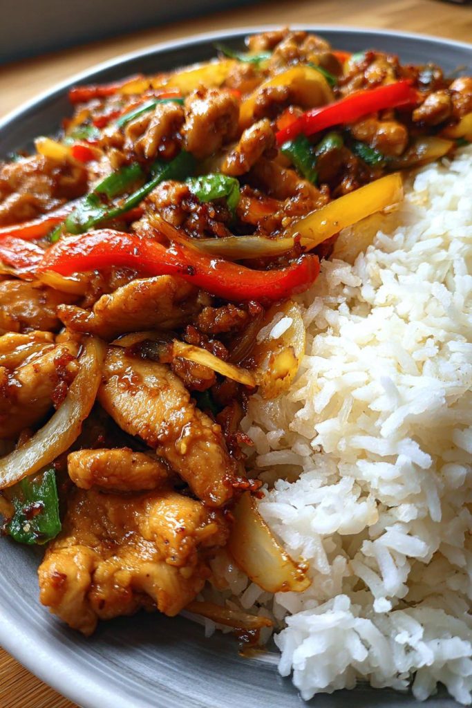 chinesische hahnchenpfanne mit reis einfach zubereiten