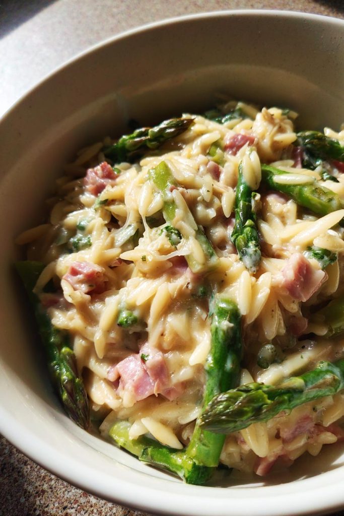 spargel orzo pasta mit schinken rezept einfach zubereiten